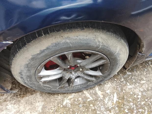 Toyota Avensis 1.8 C Combi 2005 Blue