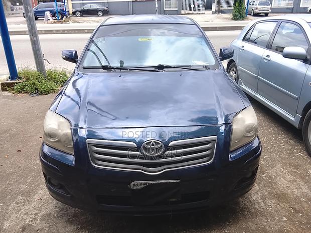 Toyota Avensis 1.8 C Combi 2005 Blue