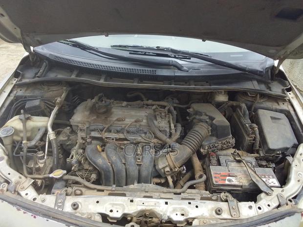 Toyota Corolla 2009 Gold