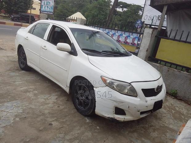 Toyota Corolla 2009 White