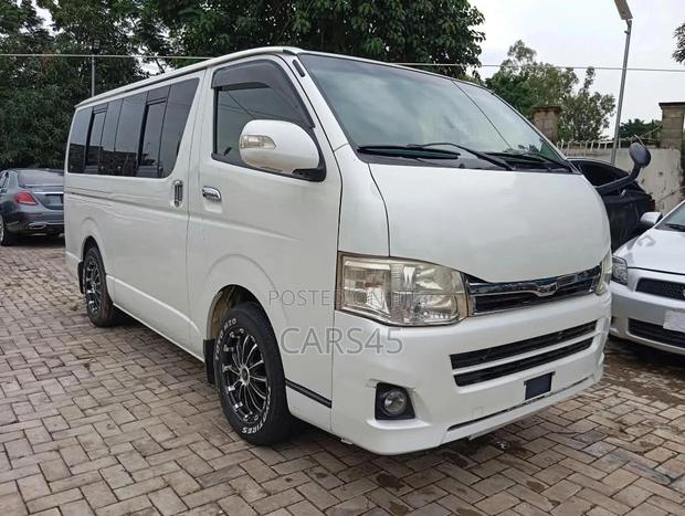 Toyota HiAce 2011 White