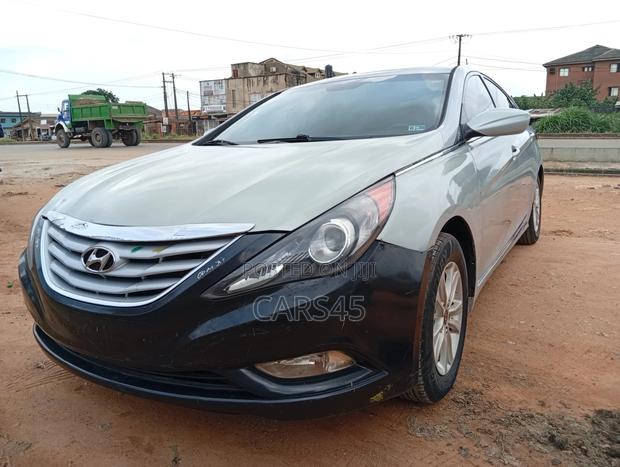 Hyundai Sonata Limited 2.0T Sedan (2.0L 4cyl 6A) 2012 Blue