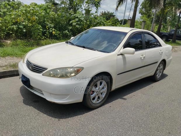 Toyota Camry LE 4dr Sedan (2.4L 4cyl 5A) 2005 White