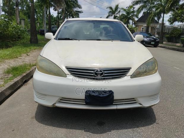 Toyota Camry LE 4dr Sedan (2.4L 4cyl 5A) 2005 White