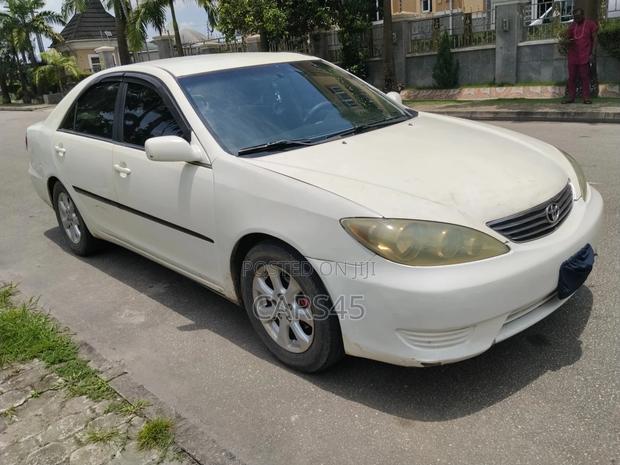 Toyota Camry LE 4dr Sedan (2.4L 4cyl 5A) 2005 White