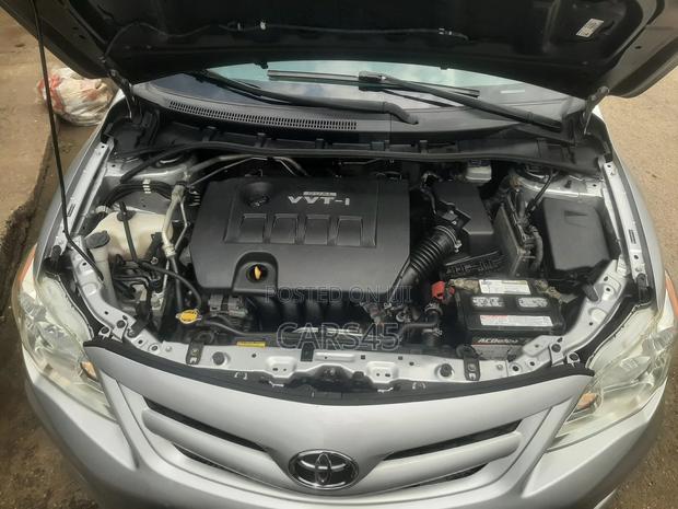Toyota Corolla 2011 Silver
