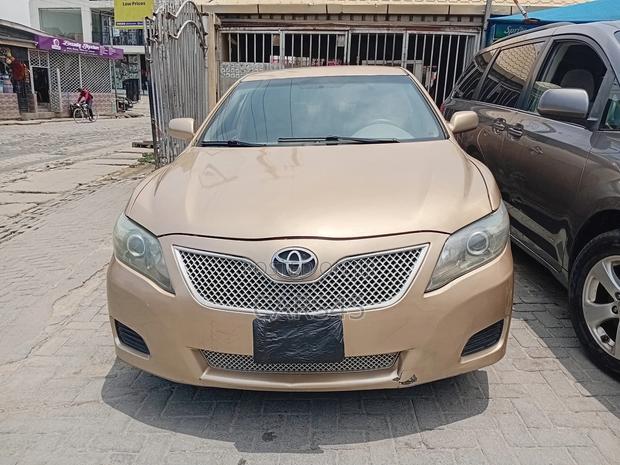 Toyota Camry 2008 Gold