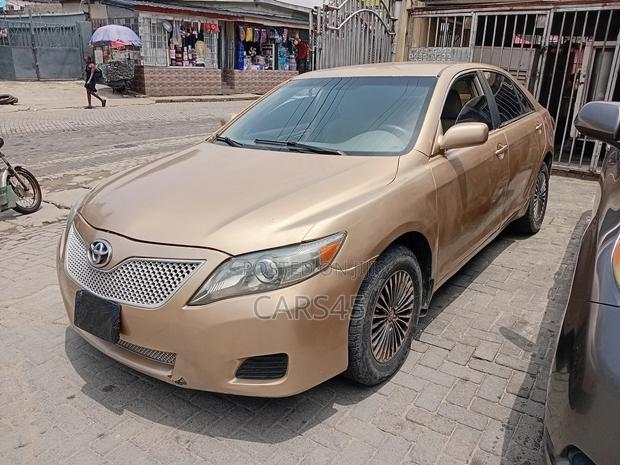 Toyota Camry 2008 Gold