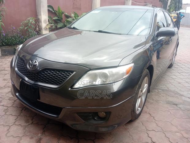 Toyota Camry 2011 Gray