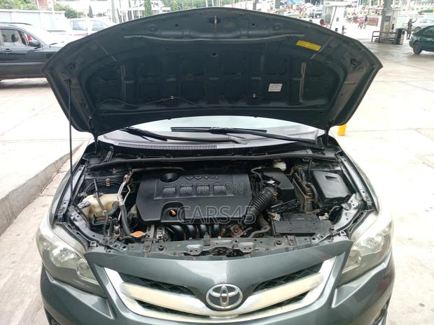 Toyota Corolla 2011 Gray