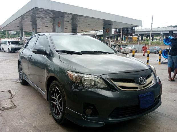 Toyota Corolla 2011 Gray