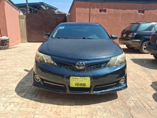 Toyota Camry 2012 Gray