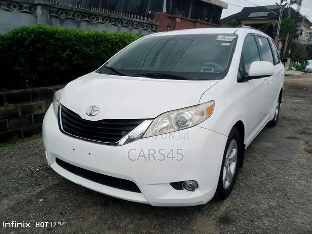 Toyota Sienna 2011 White