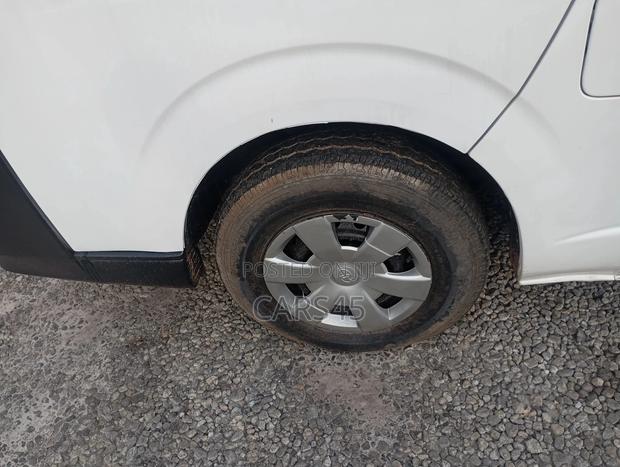 Toyota HiAce 2012 White