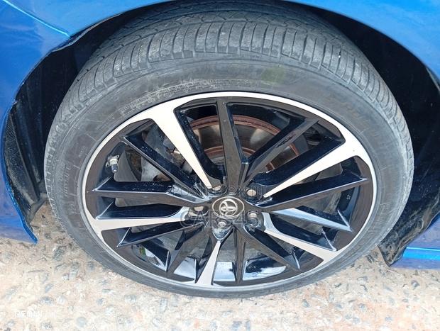 Toyota Camry 2018 Blue