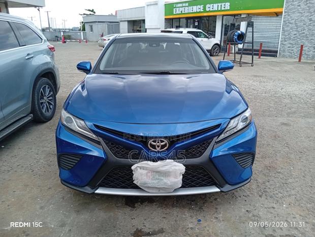 Toyota Camry 2018 Blue