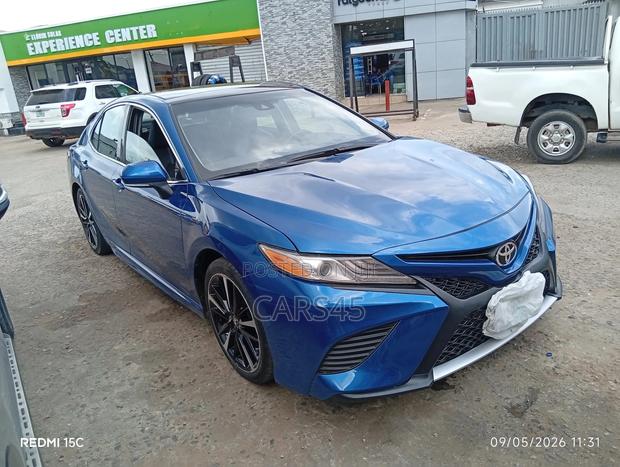 Toyota Camry 2018 Blue