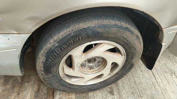 Toyota Sienna 2000 Gold