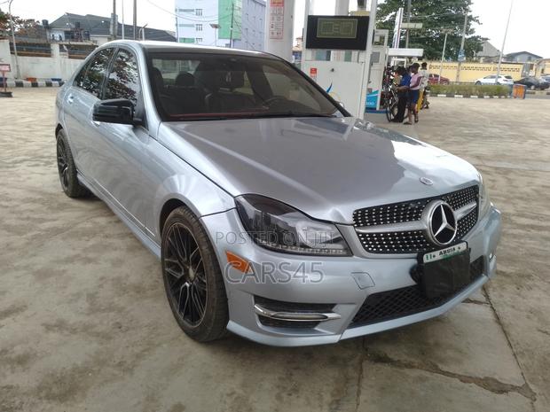 Mercedes-Benz C300 2013 Blue