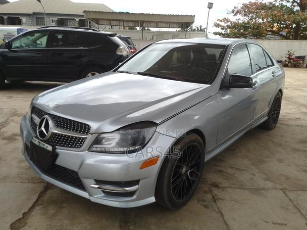 Mercedes-Benz C300 2013 Blue