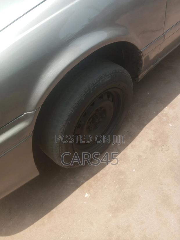Toyota Camry LE 4dr Sedan (2.2L 4cyl 4A) 2001 Gray