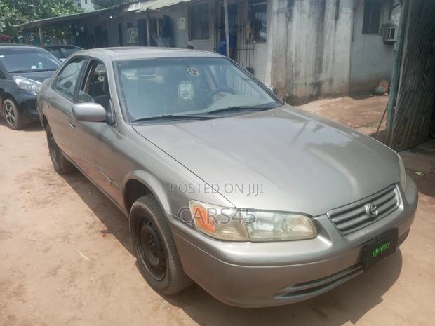 Toyota Camry LE 4dr Sedan (2.2L 4cyl 4A) 2001 Gray
