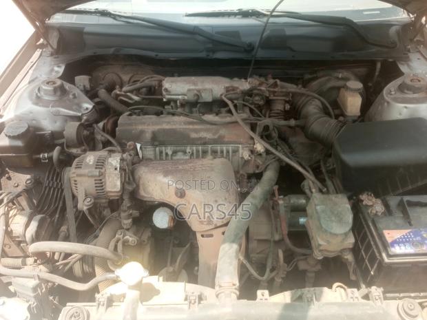 Toyota Camry LE 4dr Sedan (2.2L 4cyl 4A) 2001 Gray