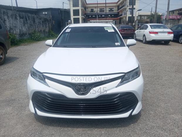 Toyota Camry 2019 White