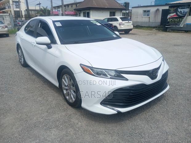 Toyota Camry 2019 White