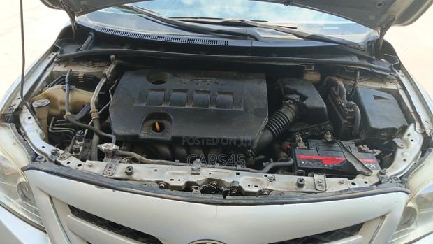 Toyota Corolla 2011 Silver