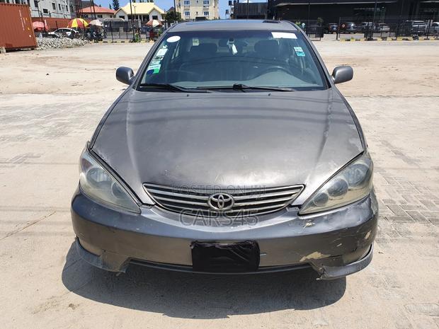 Toyota Camry 2005 Gray