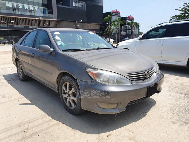 Toyota Camry 2005 Gray