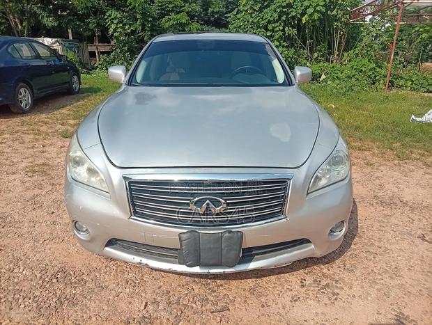 Infiniti M 2011 Silver