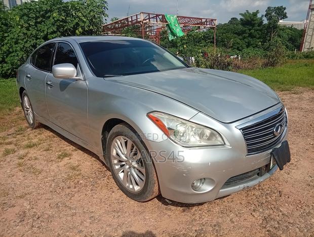Infiniti M 2011 Silver