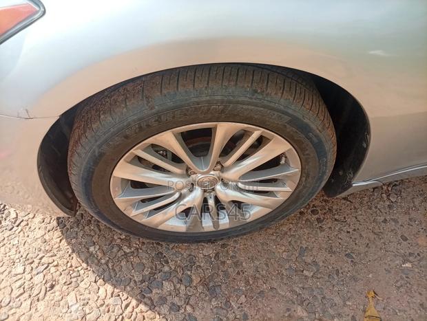 Infiniti M 2011 Silver