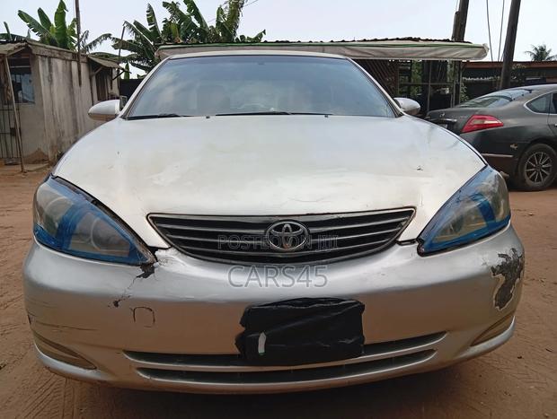 Toyota Camry LE 4dr Sedan (2.4L 4cyl 5M) 2002 Silver