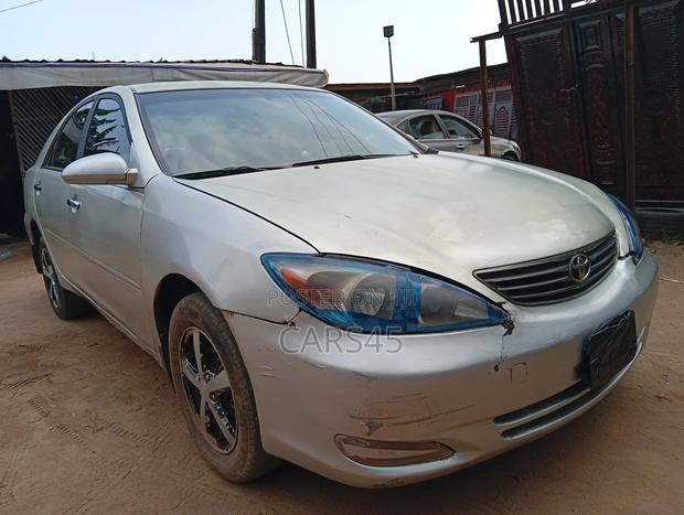 Toyota Camry LE 4dr Sedan (2.4L 4cyl 5M) 2002 Silver