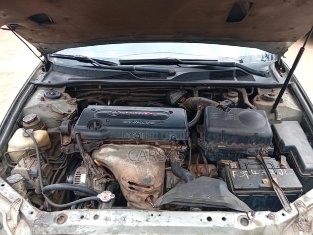 Toyota Camry LE 4dr Sedan (2.4L 4cyl 5M) 2002 Silver