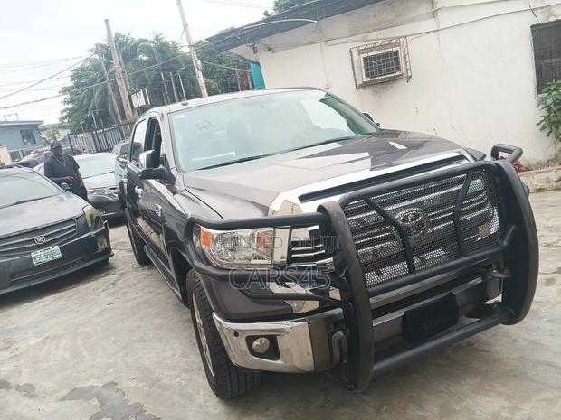 Toyota Tundra 2016 Gray