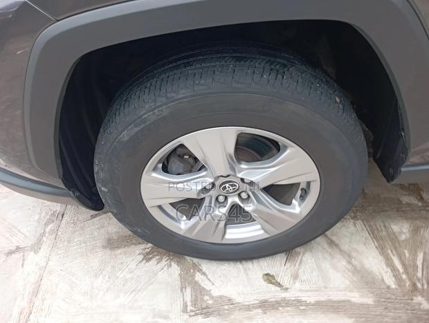 Toyota RAV4 XLE 2022 Gray