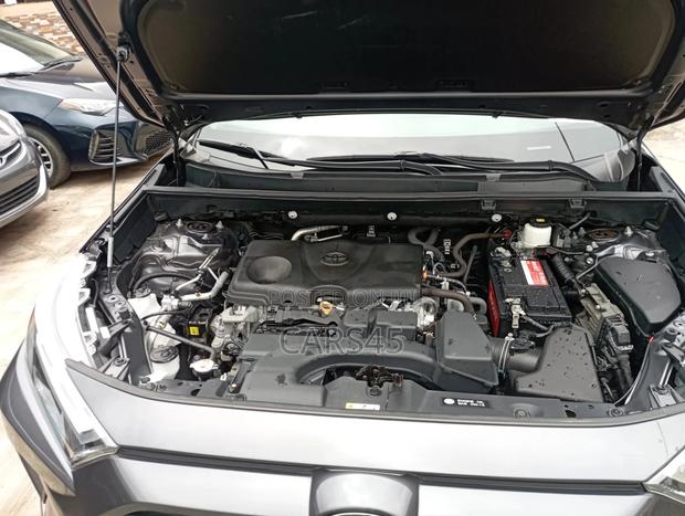 Toyota RAV4 XLE 2022 Gray