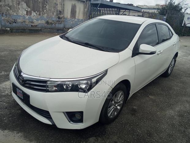 Toyota Corolla XSE 4dr Sedan (1.8L 4cyl CVT) 2017 White