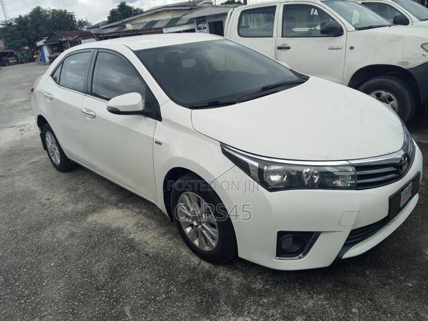 Toyota Corolla XSE 4dr Sedan (1.8L 4cyl CVT) 2017 White