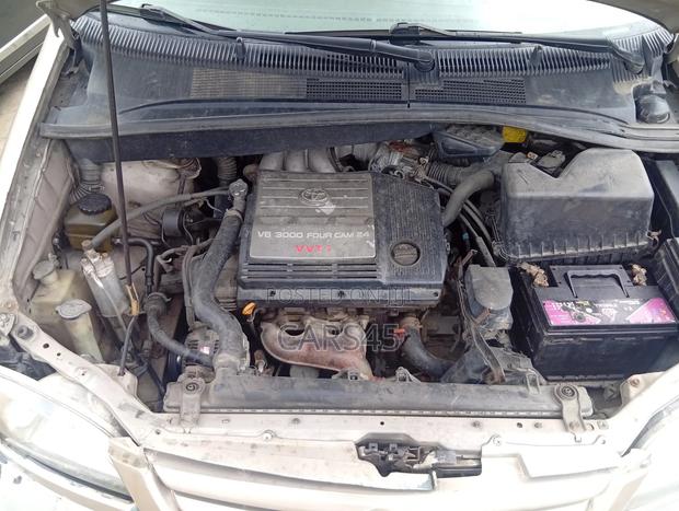 Toyota Sienna 2002 Gold