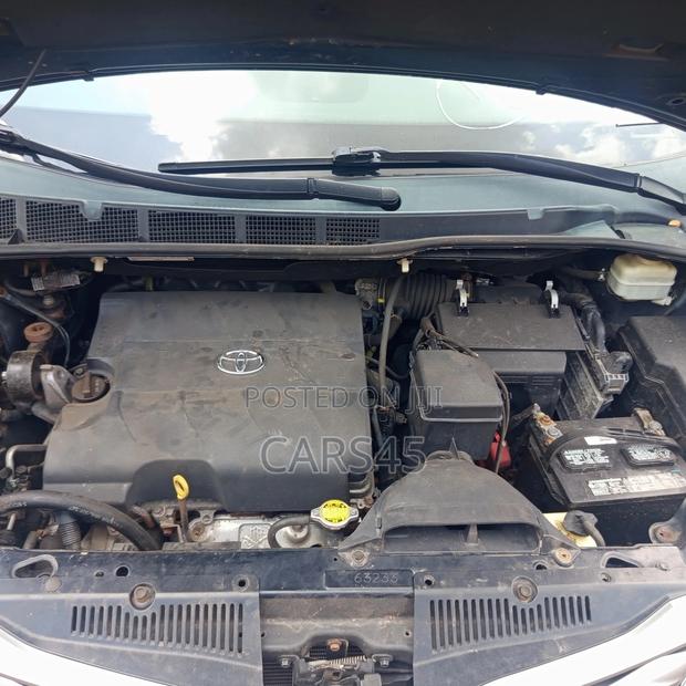 Toyota Sienna 2015 Black