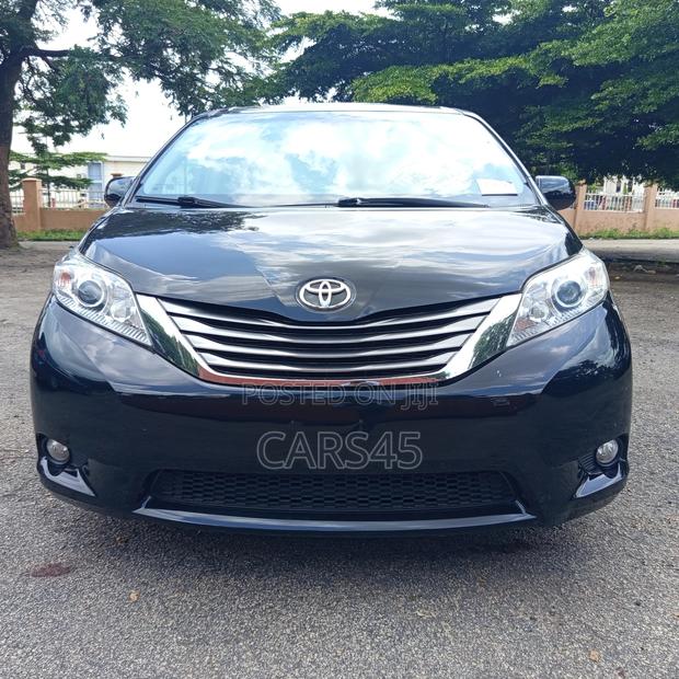 Toyota Sienna 2015 Black