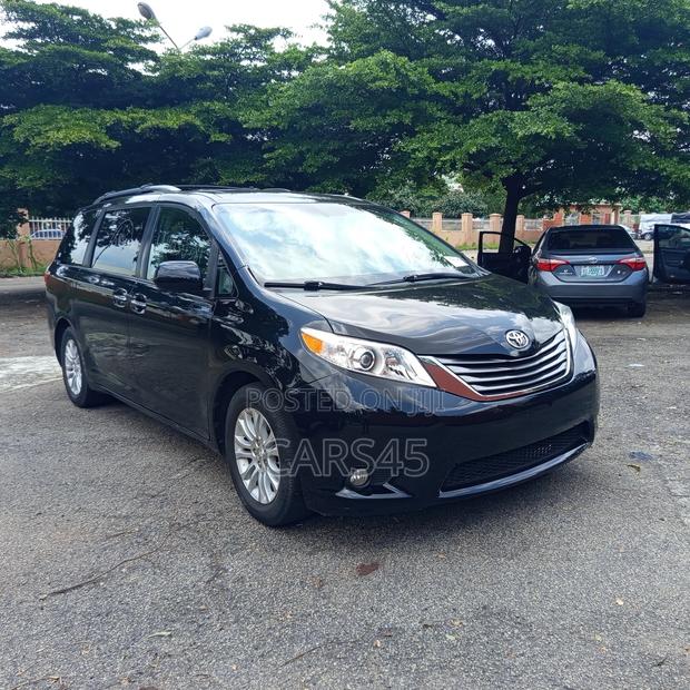 Toyota Sienna 2015 Black
