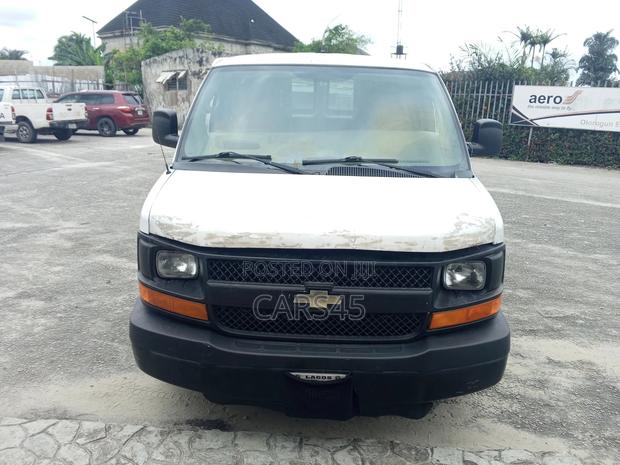 Chevrolet Express 2500 2012 White