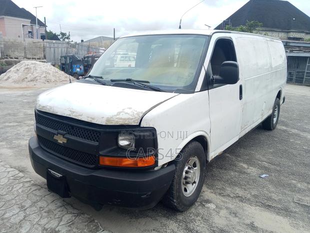Chevrolet Express 2500 2012 White