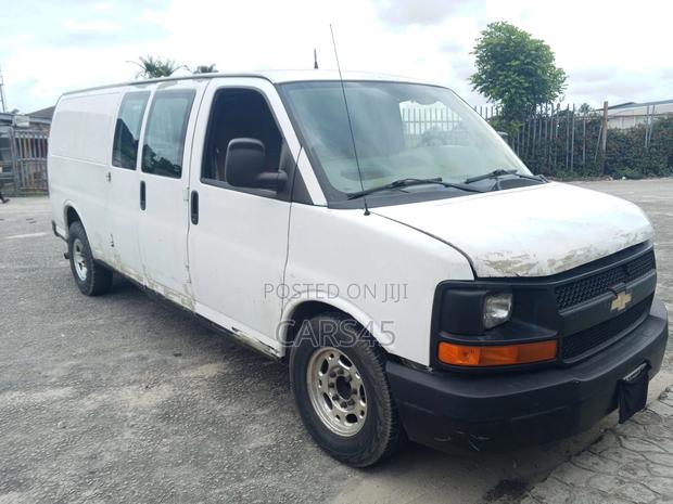Chevrolet Express 2500 2012 White